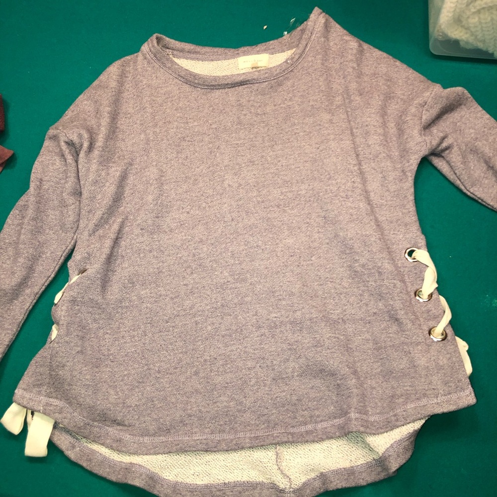 Sweatshirt with ties